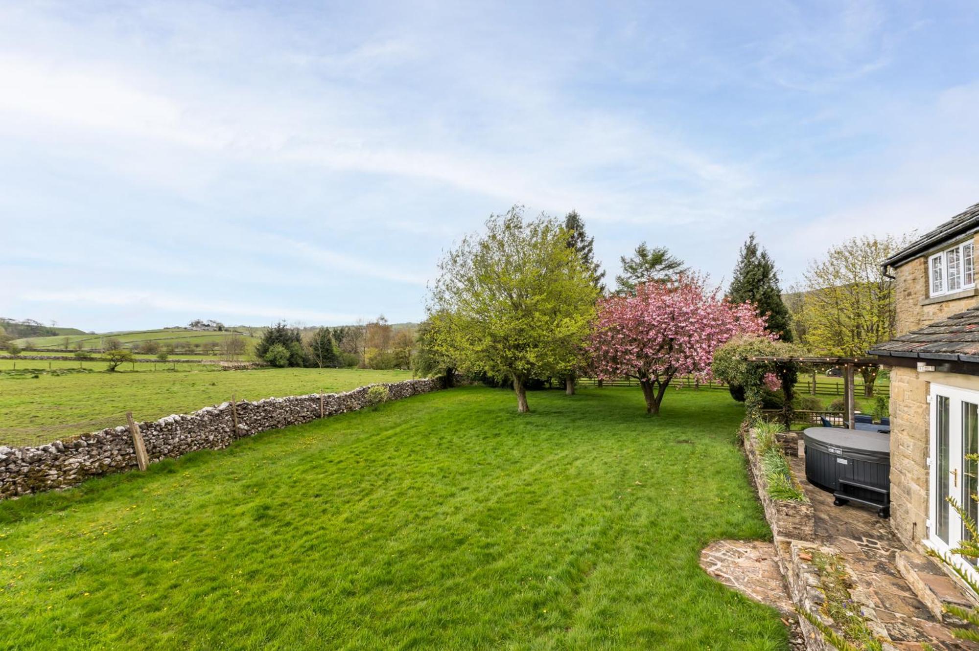 Central Malham Wellbeing Escape With Hot Tub Sleeps 8 Екстер'єр фото