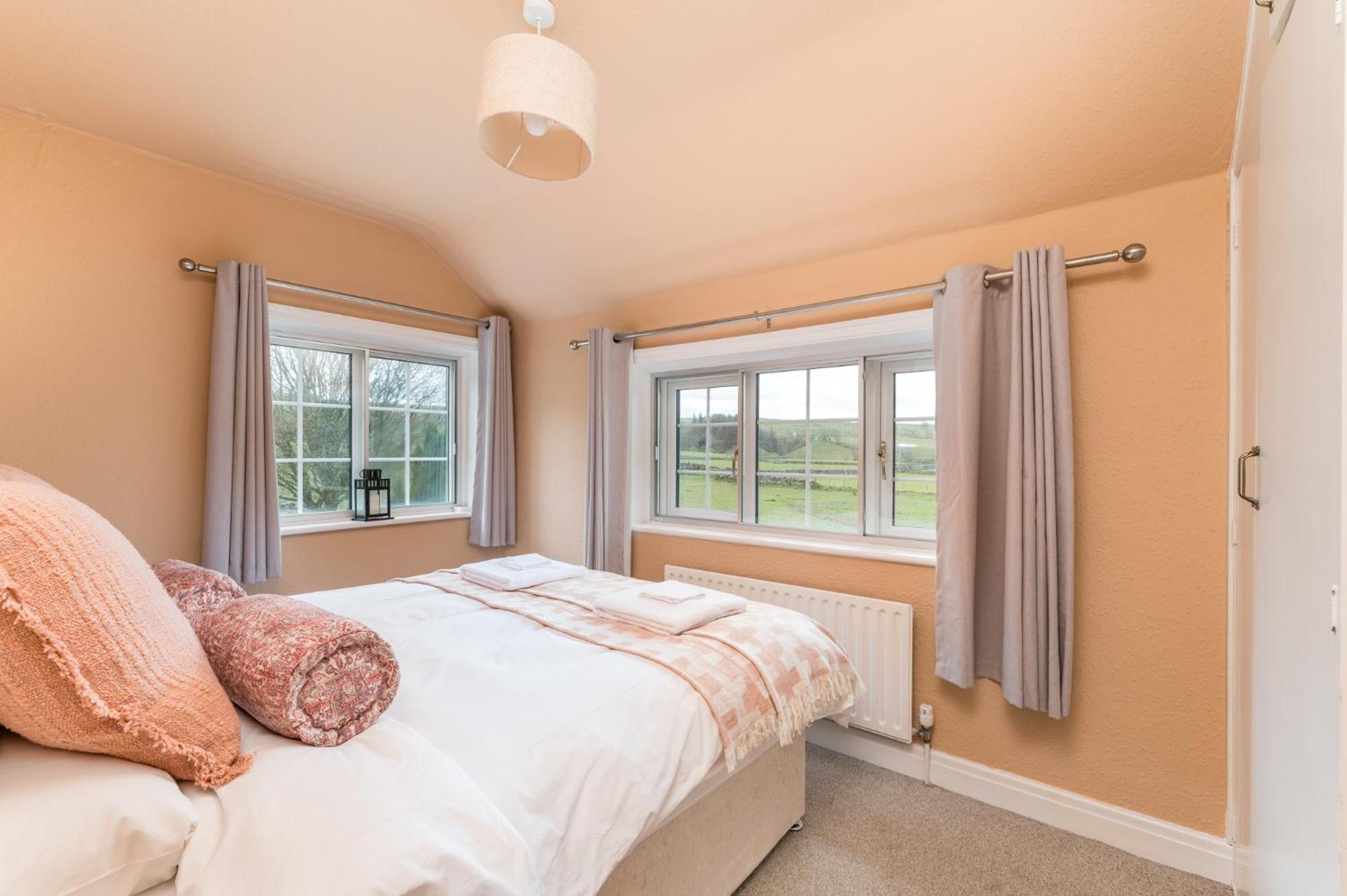 Central Malham Wellbeing Escape With Hot Tub Sleeps 8 Екстер'єр фото