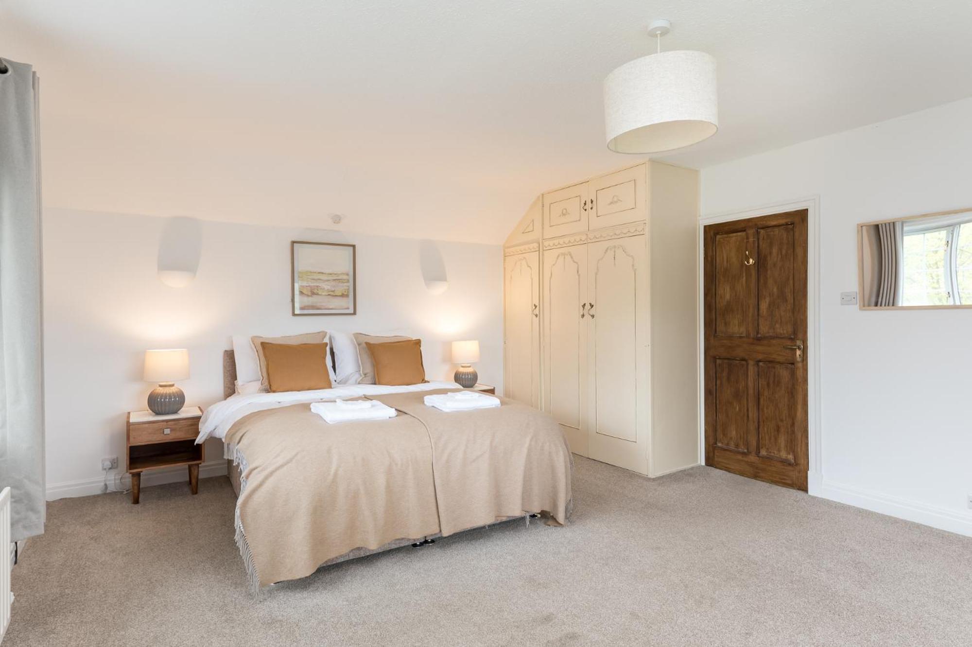 Central Malham Wellbeing Escape With Hot Tub Sleeps 8 Екстер'єр фото