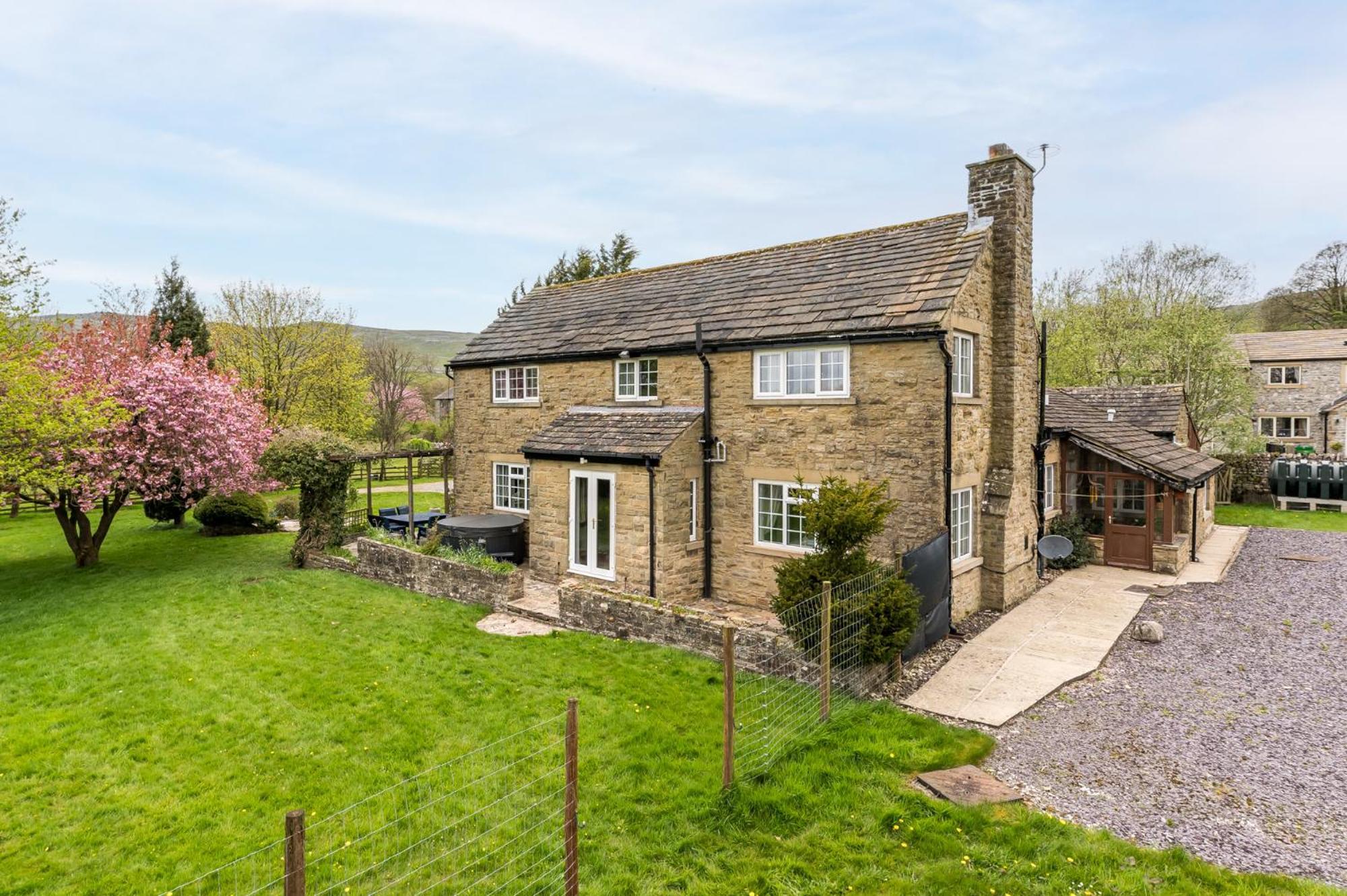 Central Malham Wellbeing Escape With Hot Tub Sleeps 8 Екстер'єр фото