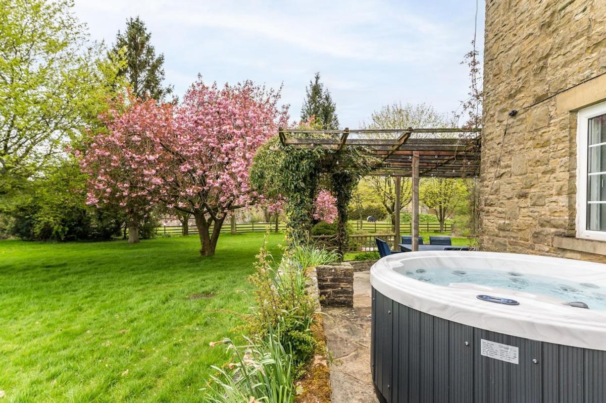 Central Malham Wellbeing Escape With Hot Tub Sleeps 8 Екстер'єр фото