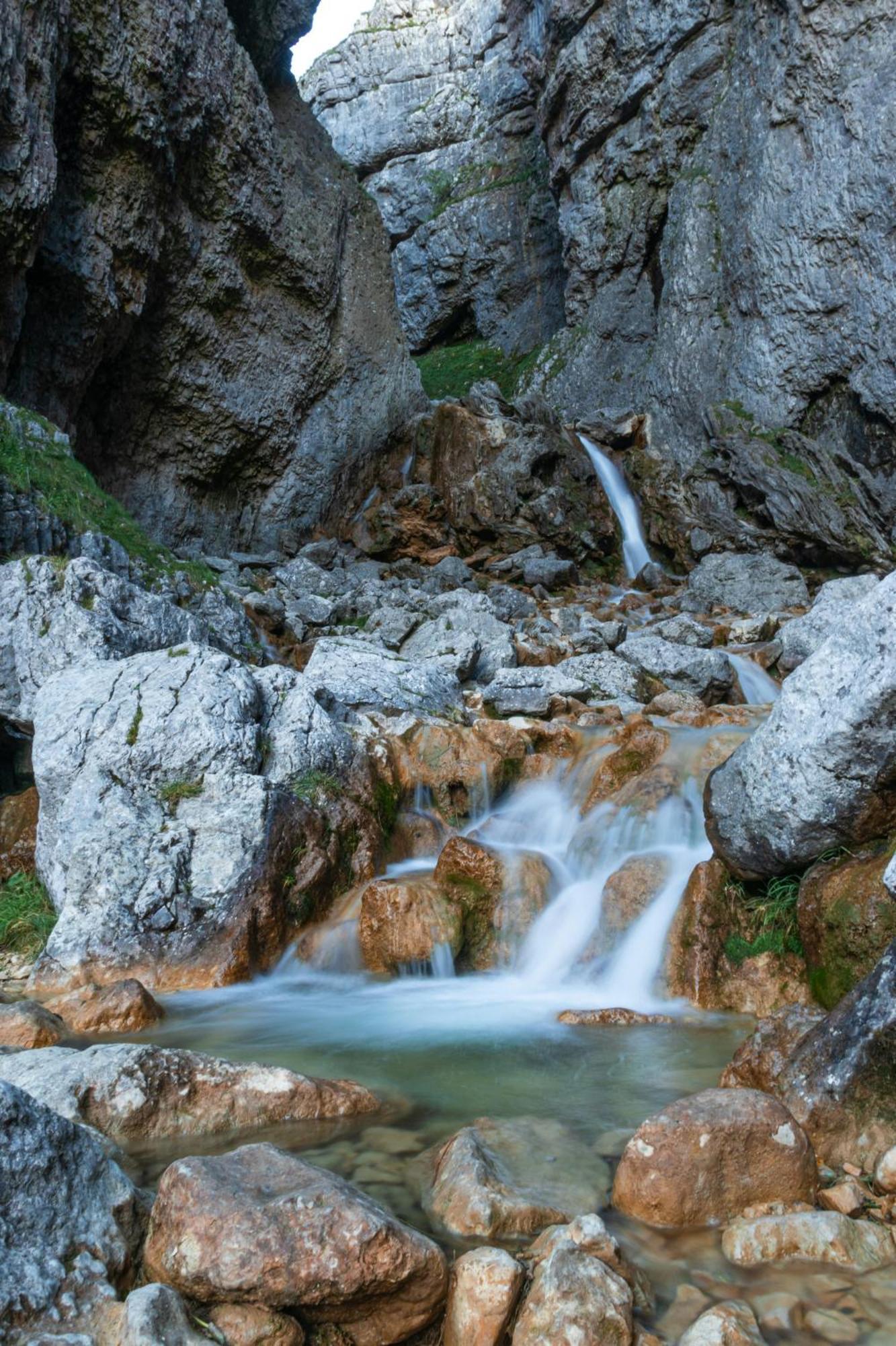 Central Malham Wellbeing Escape With Hot Tub Sleeps 8 Екстер'єр фото